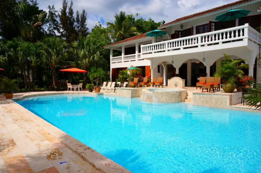 Dubai Pool Design: 7 Key Tips to Create Your Dream Oasis! 2 villa pool construction